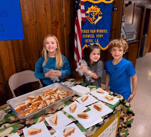 The unanimous winner of “Best Dish” was the this trio from the St. Francis de Sales Church “Taste of Echo”, with their secret recipe for “Peanut  Butter & Jelly Sandwiches”!